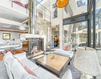 Buy in France for 6590000€