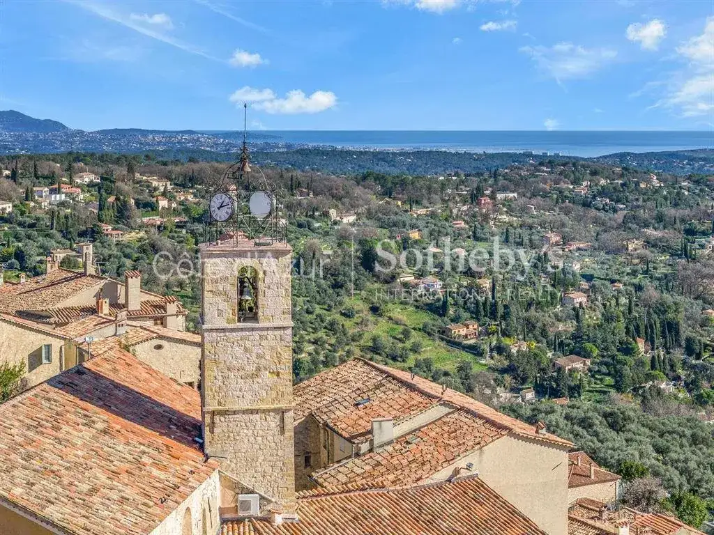 Castle 74m² in France, Châteauneuf. Priced at 590000€ rent photo-5