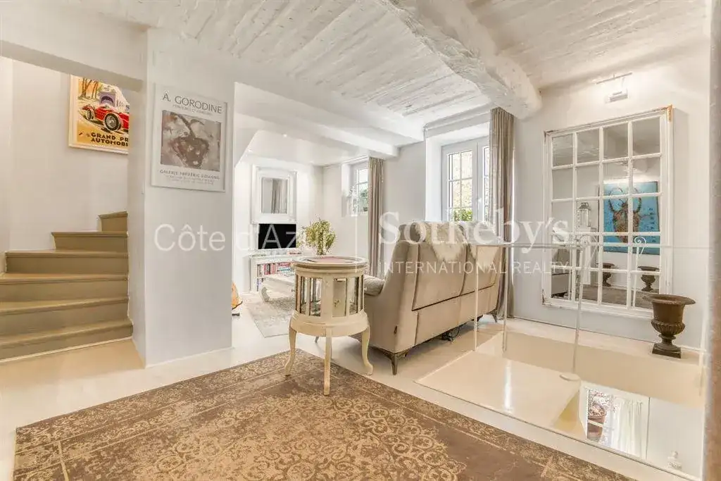 Castle 74m² in France, Châteauneuf. Priced at 590000€ rent photo-15