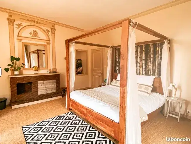 Castle 522m² in France, Le Bernard. Priced at 895000€ rent photo-1