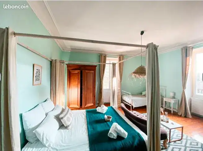 Castle 522m² in France, Le Bernard. Priced at 895000€ rent photo-4