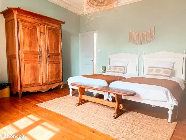 Castle 522m² in France, Le Bernard. Priced at 895000€ rent photo-5