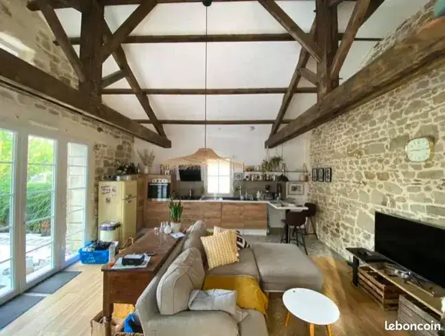 Castle 522m² in France, Le Bernard. Priced at 895000€ rent photo-6