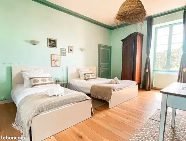 Castle 522m² in France, Le Bernard. Priced at 895000€ rent photo-14