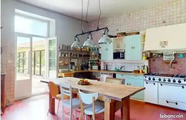 Castle 522m² in France, Le Bernard. Priced at 895000€ rent photo-15
