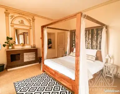 Buy in France for 895000€