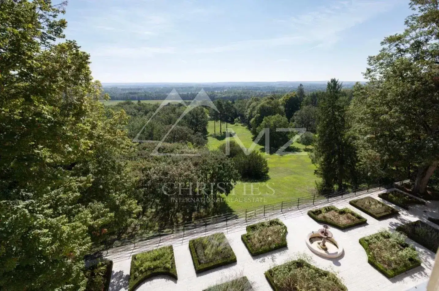 Castle 1150m² in France, Fontainebleau. Priced at 10600000€ rent photo-1