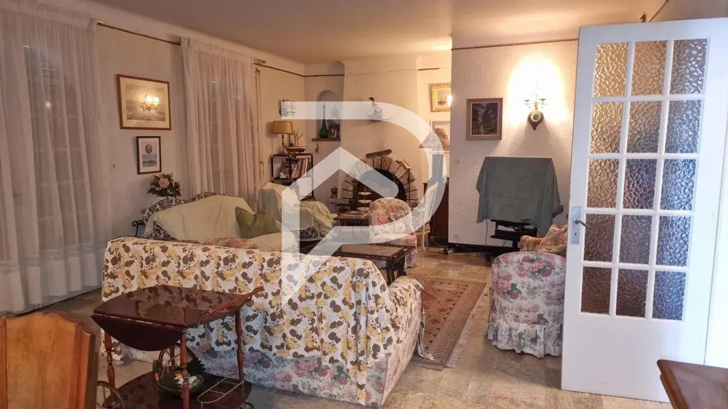 Castle 225m² in France, La-Tramblad. Priced at 997500€ rent photo-4