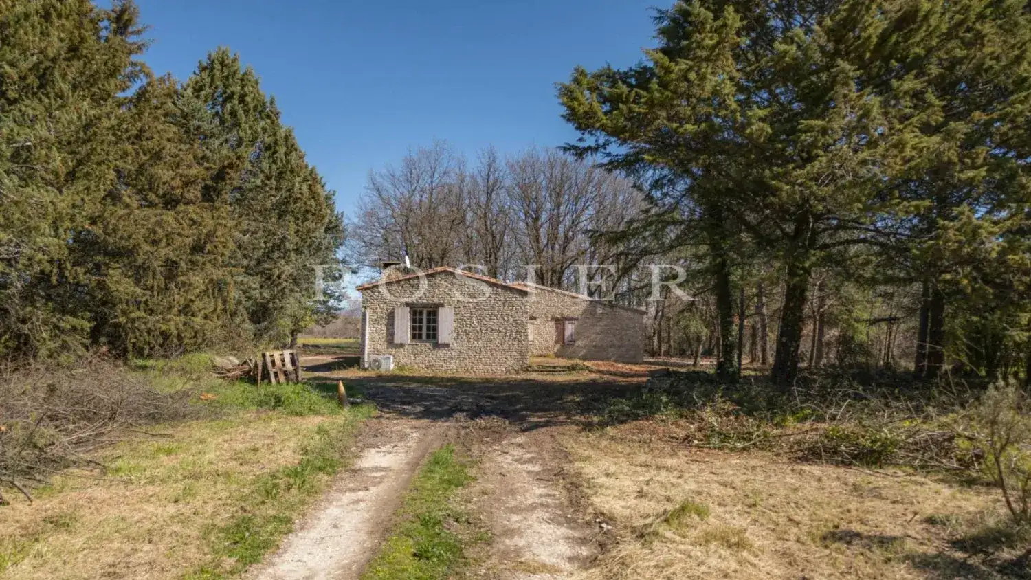 Castle 175m² in France, Proud. Priced at 600000€ rent photo-5