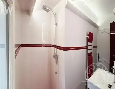Buy in France for 795000€