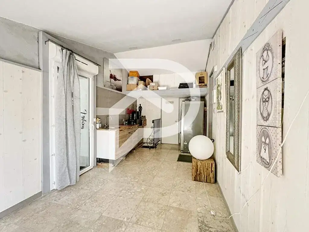 Castle 130m² in France, Villeneuve-lès-Avignon. Priced at 520000€ rent photo-2
