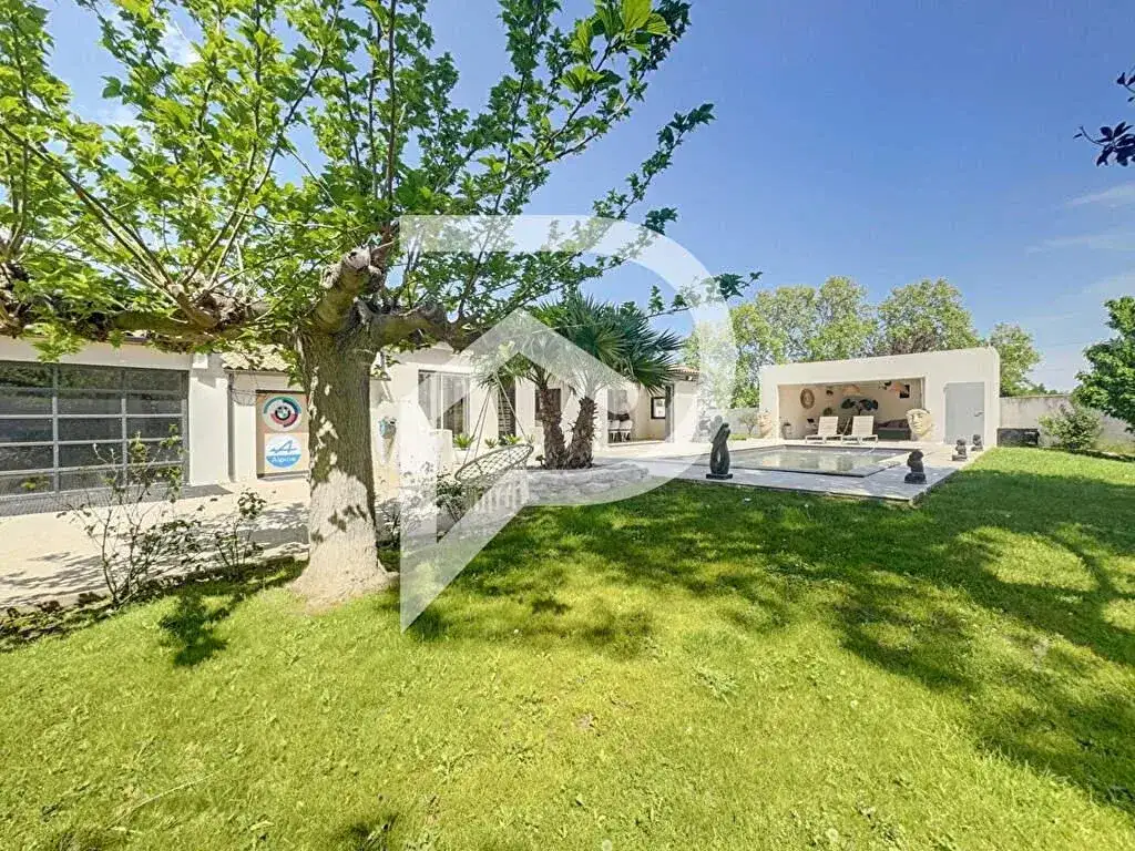 Castle 130m² in France, Villeneuve-lès-Avignon. Priced at 520000€ rent photo-4