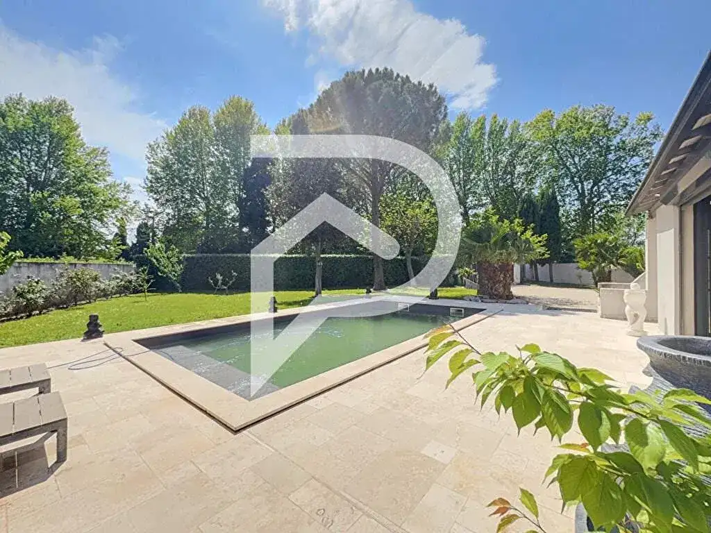 Castle 130m² in France, Villeneuve-lès-Avignon. Priced at 520000€ rent photo-8