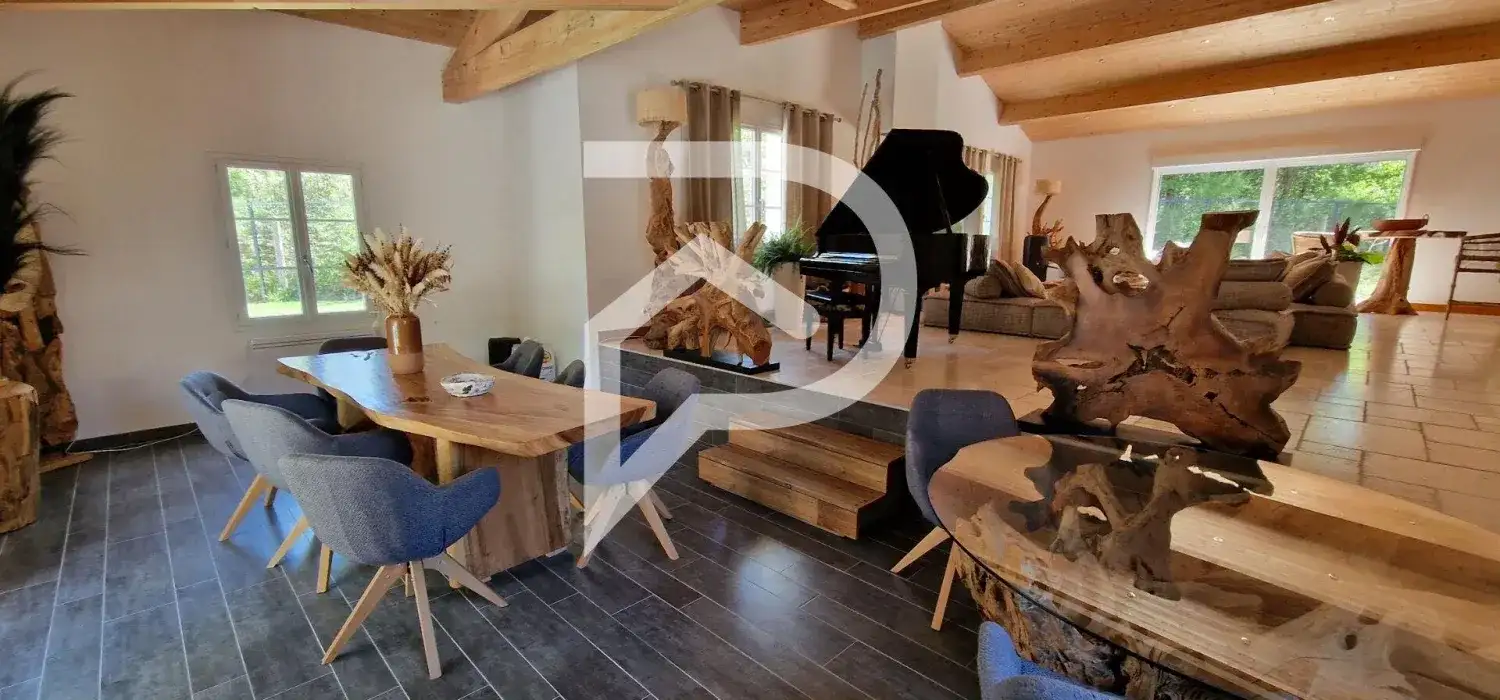 Castle 297m² in France, L-Matt. Priced at 787500€ rent photo-5