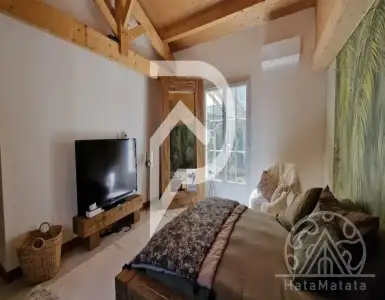 Buy in France for 787500€