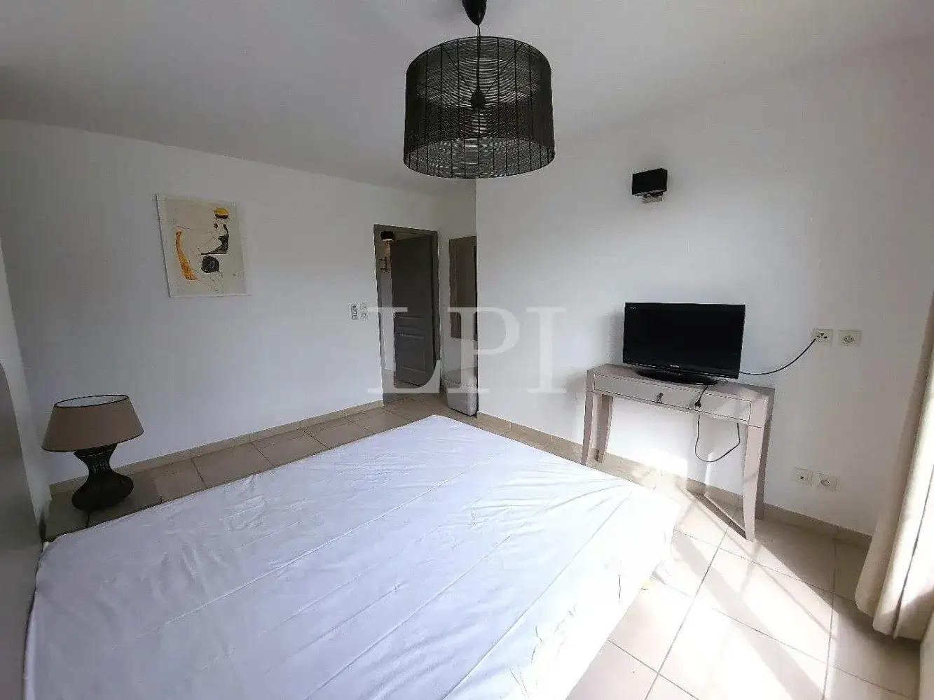 Castle 115m² in France, Saint-Saturnen-Les-Apt. Priced at 470000€ rent photo-1