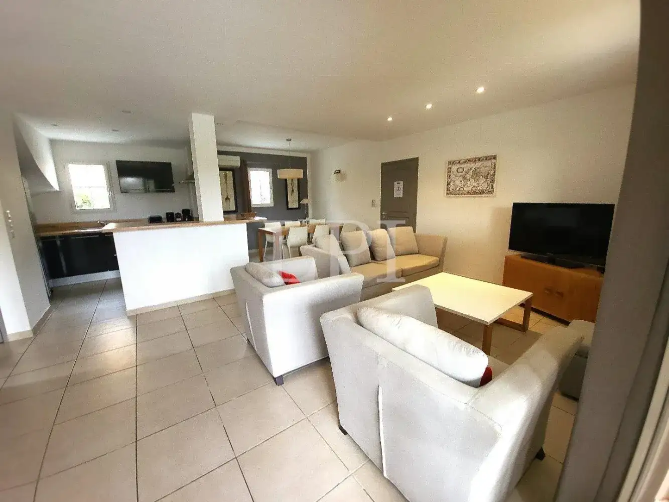Castle 115m² in France, Saint-Saturnen-Les-Apt. Priced at 470000€ rent photo-3