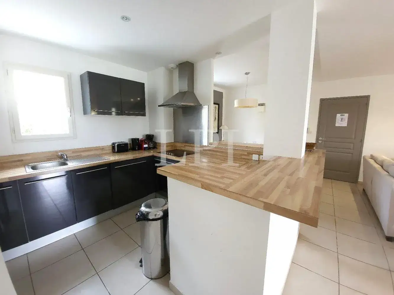 Castle 115m² in France, Saint-Saturnen-Les-Apt. Priced at 470000€ rent photo-4