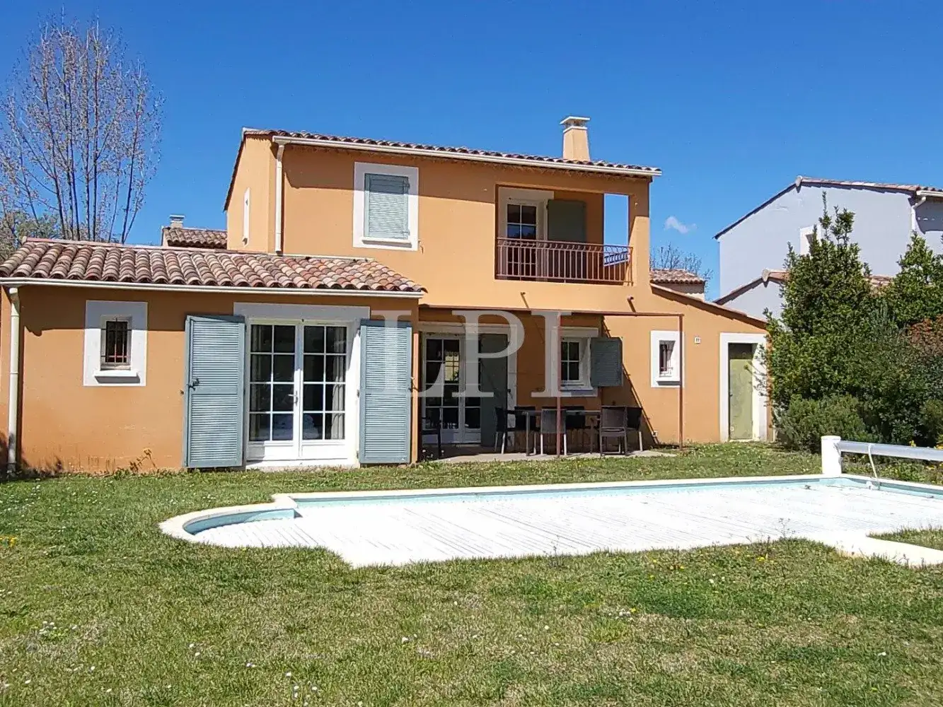 Castle 115m² in France, Saint-Saturnen-Les-Apt. Priced at 470000€ rent photo-5