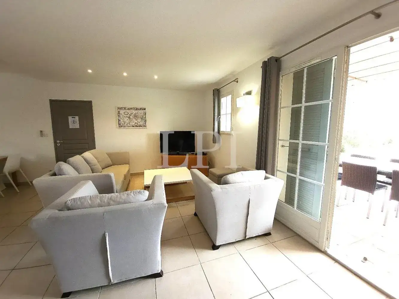 Castle 115m² in France, Saint-Saturnen-Les-Apt. Priced at 470000€ rent photo-7