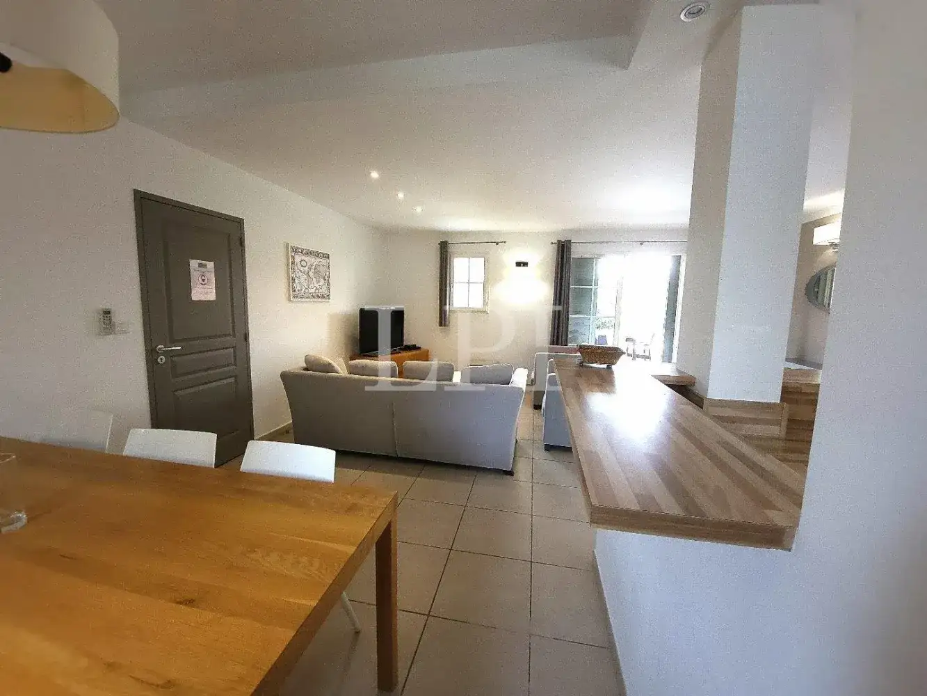 Castle 115m² in France, Saint-Saturnen-Les-Apt. Priced at 470000€ rent photo-10