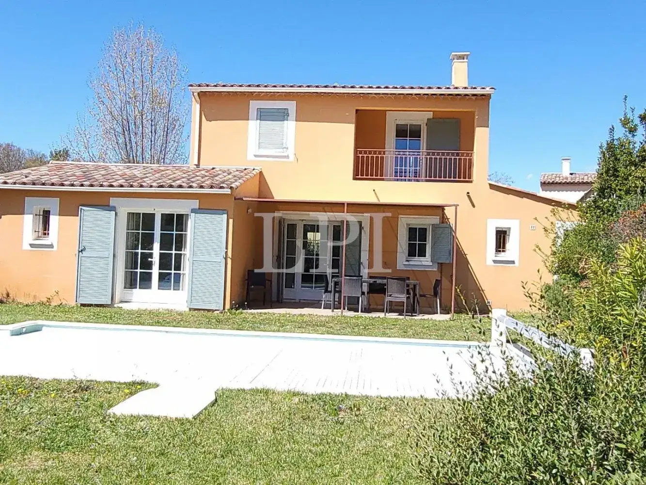 Castle 115m² in France, Saint-Saturnen-Les-Apt. Priced at 470000€ rent photo-13