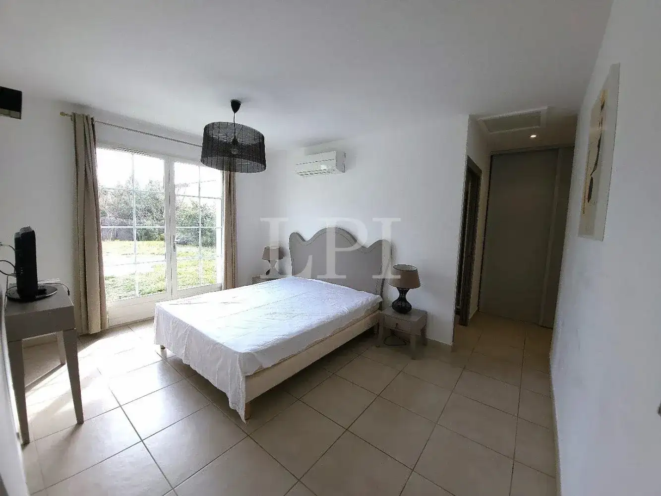 Castle 115m² in France, Saint-Saturnen-Les-Apt. Priced at 470000€ rent photo-17