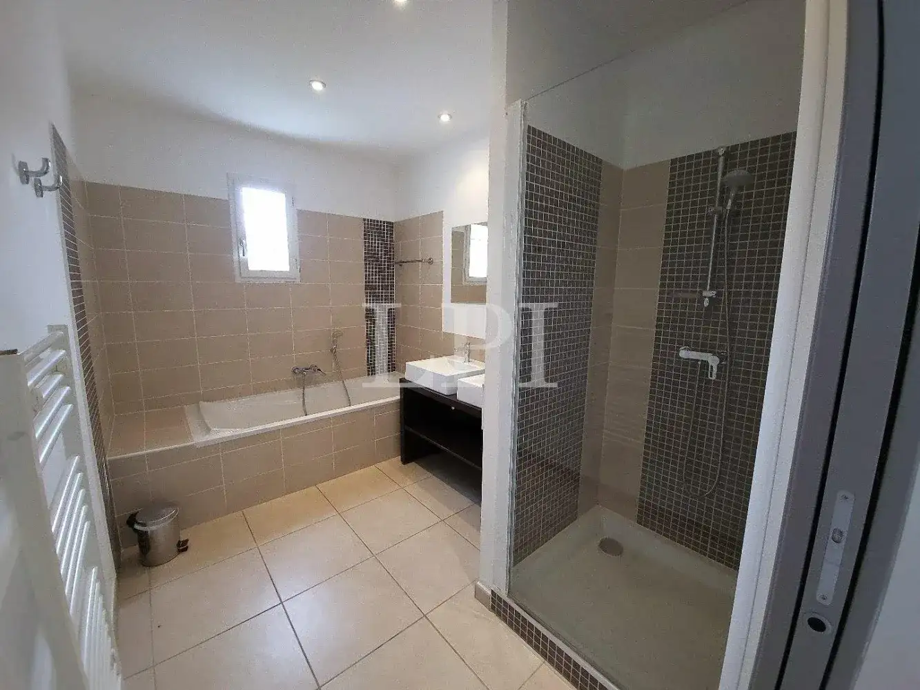 Castle 115m² in France, Saint-Saturnen-Les-Apt. Priced at 470000€ rent photo-19