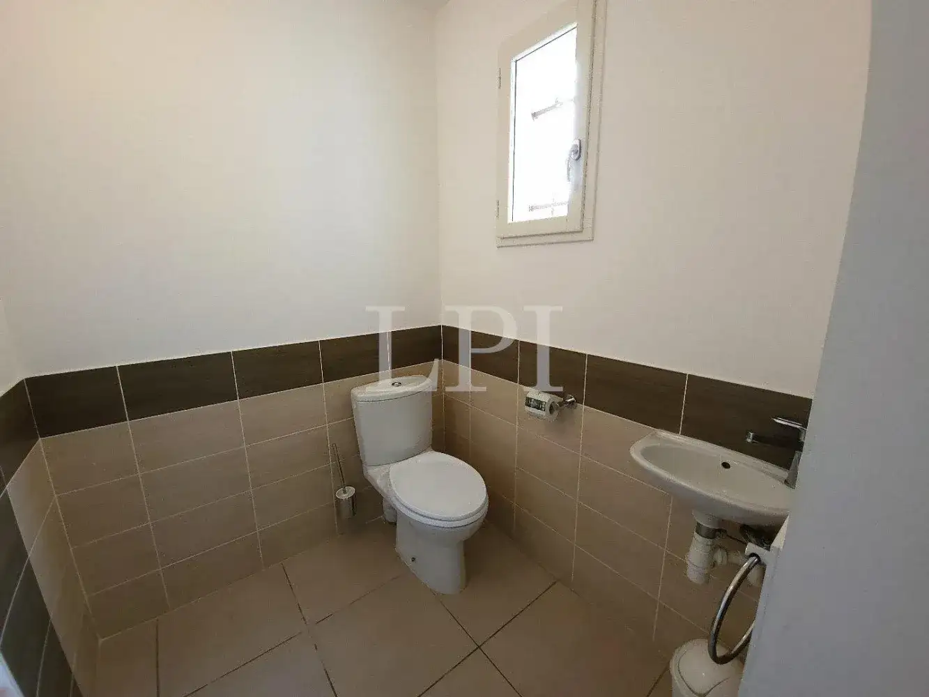 Castle 115m² in France, Saint-Saturnen-Les-Apt. Priced at 470000€ rent photo-20