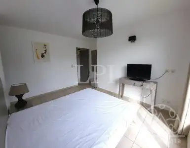 Buy in France for 470000€