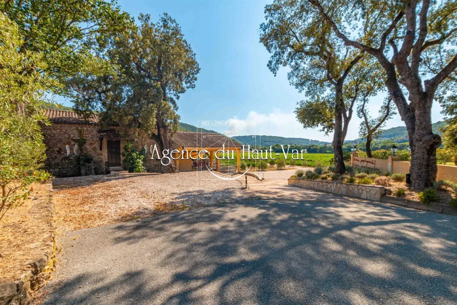 Castle 4000m² in France, Leuke. Priced at 7950000€ rent photo-1