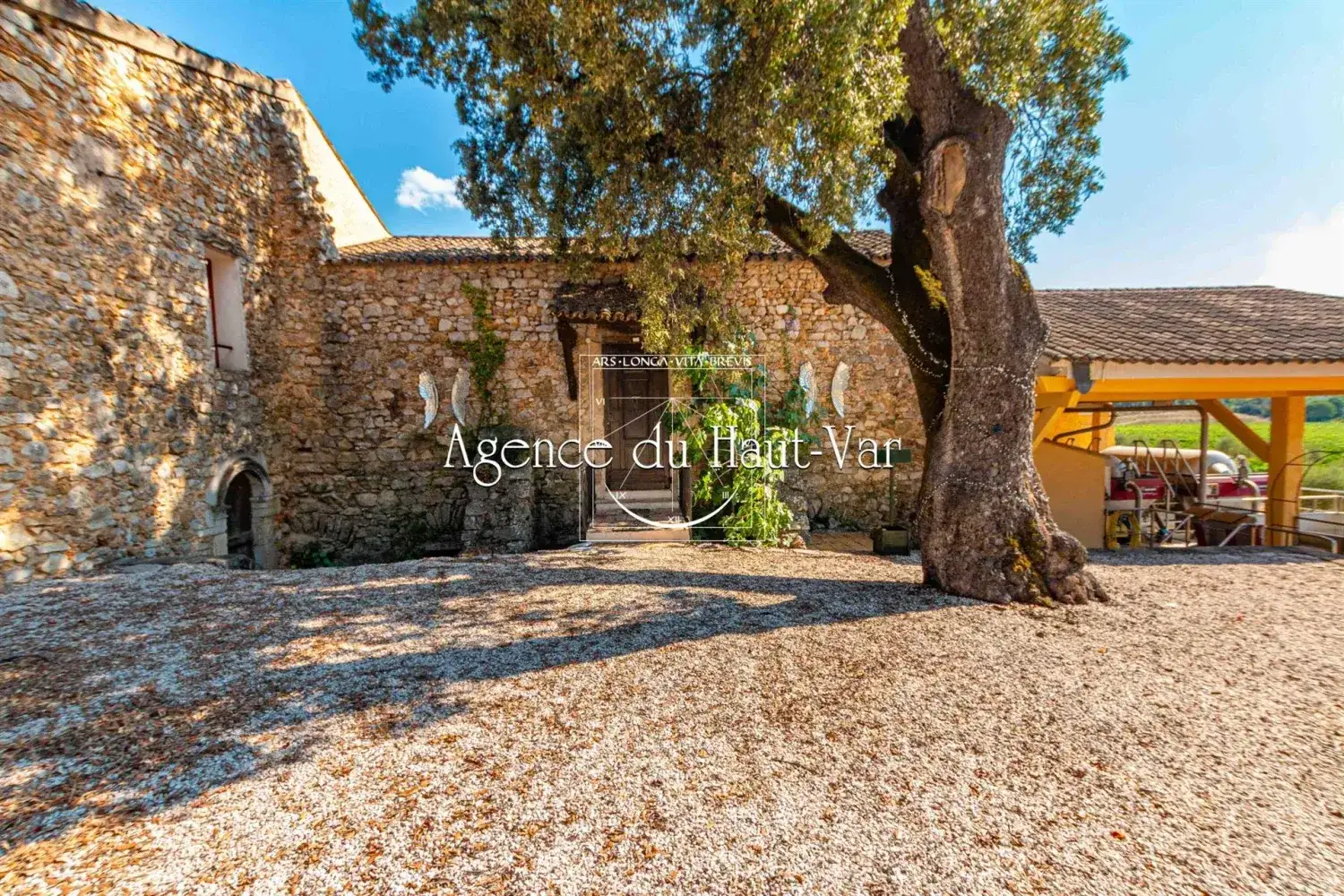 Castle 4000m² in France, Leuke. Priced at 7950000€ rent photo-2