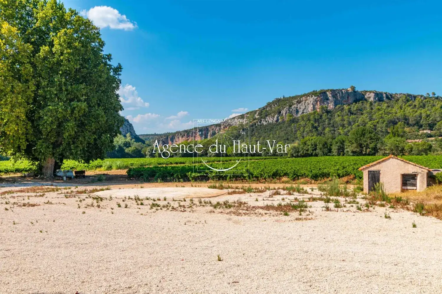 Castle 4000m² in France, Leuke. Priced at 7950000€ rent photo-11