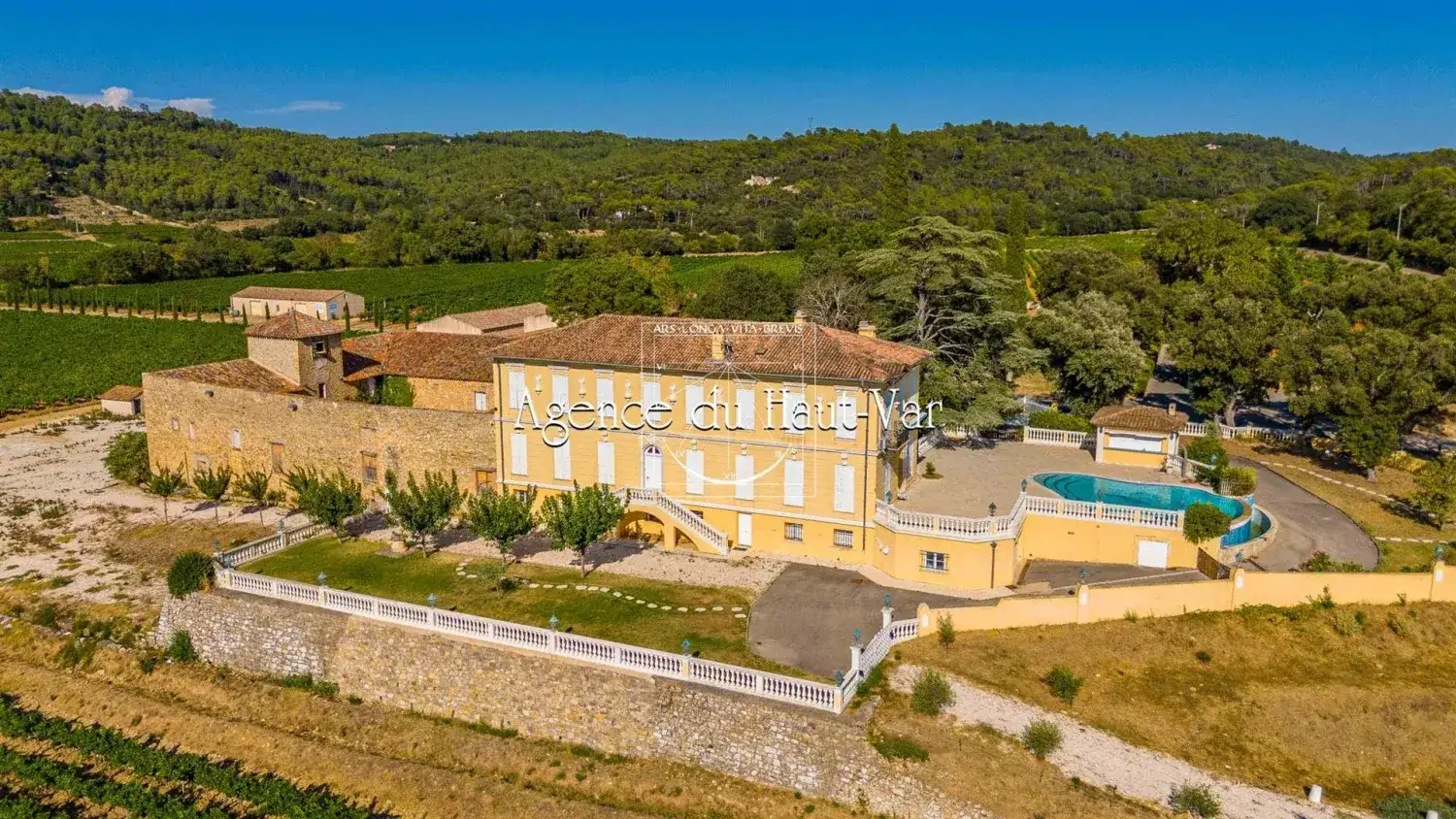 Castle 4000m² in France, Leuke. Priced at 7950000€ rent photo-13