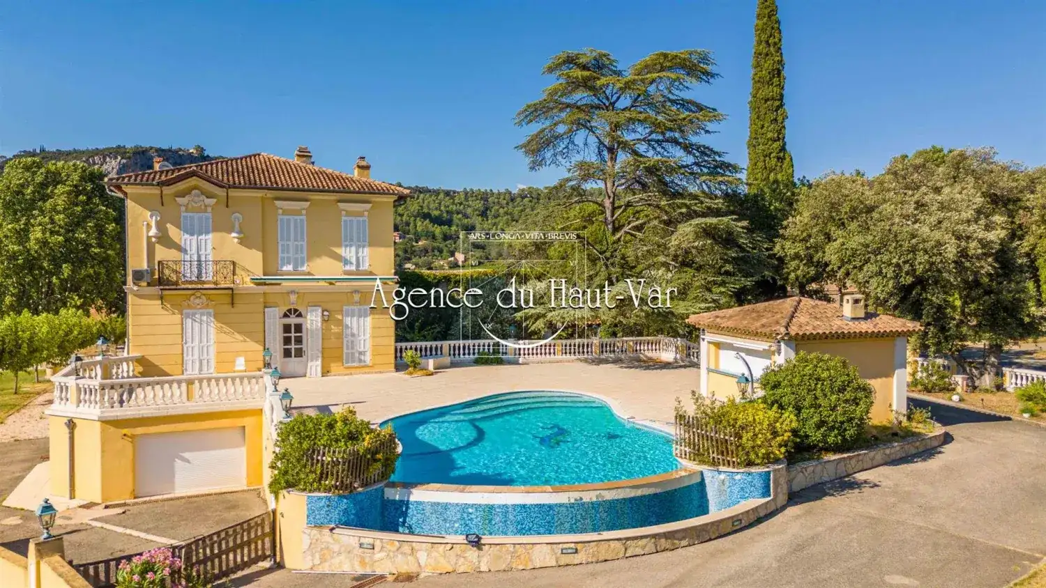 Castle 4000m² in France, Leuke. Priced at 7950000€ rent photo-17