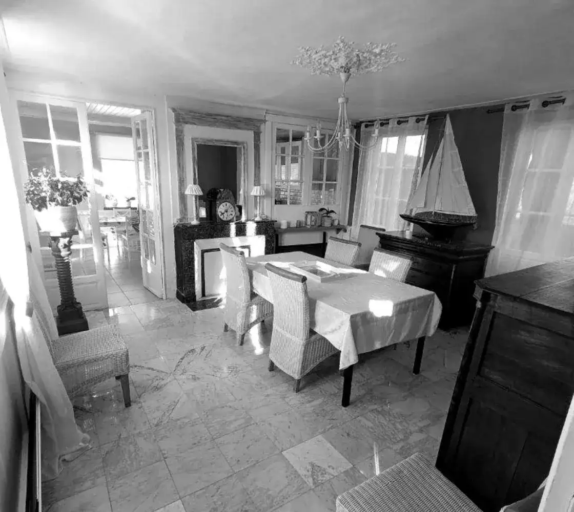 Castle 175m² in France, La Ae-du-Tay. Priced at 399000€ rent photo-2