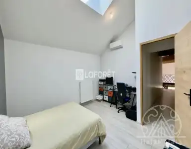 Buy in France for 682000€