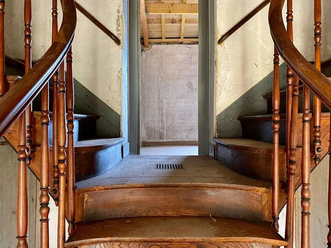 Castle 569m² in France, St. Emilion. Priced at 840000€ rent photo-3