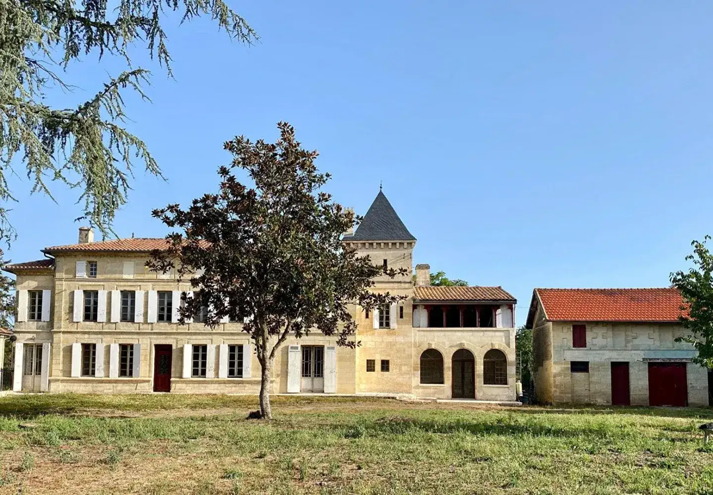 Castle 569m² in France, St. Emilion. Priced at 840000€ rent photo-8