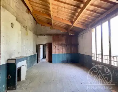 Buy in France for 840000€