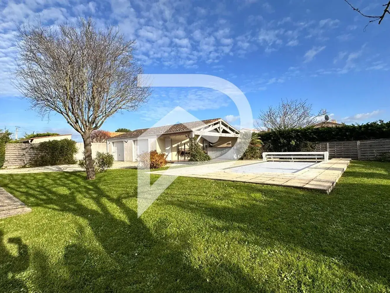 Castle 193m² in France, Bursfran le Shapiu. Priced at 576450€ rent photo-7