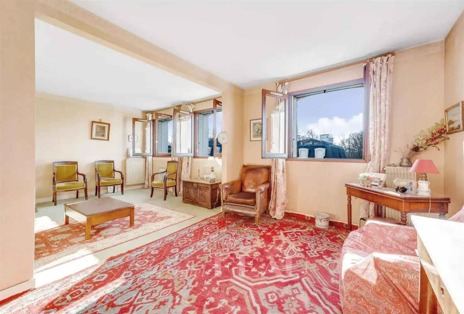 Castle 96m² in France, Versailles. Priced at 670000€ rent photo-4