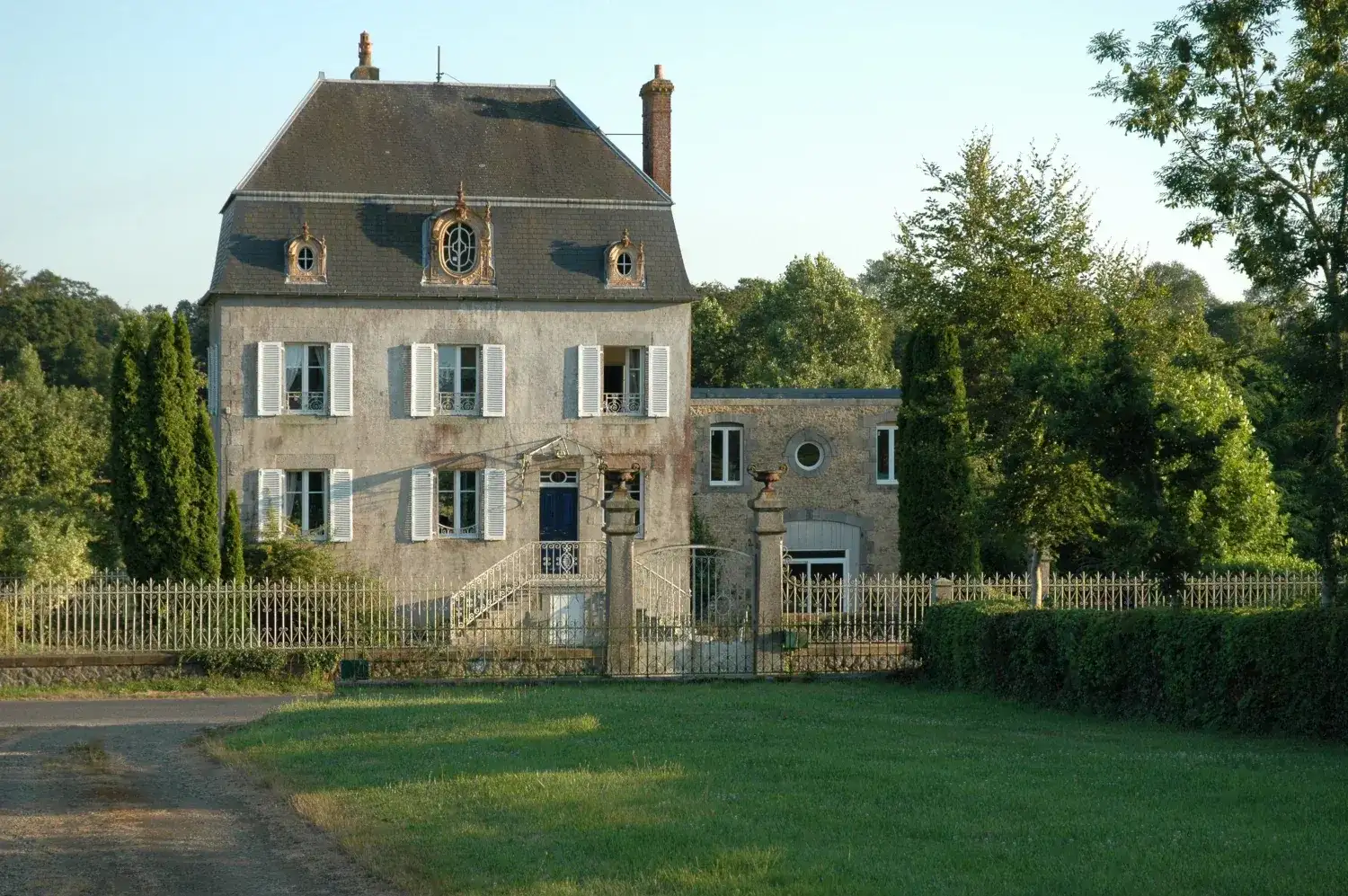Castle 210m² in France, Roullours. Priced at 295000€ rent photo-8