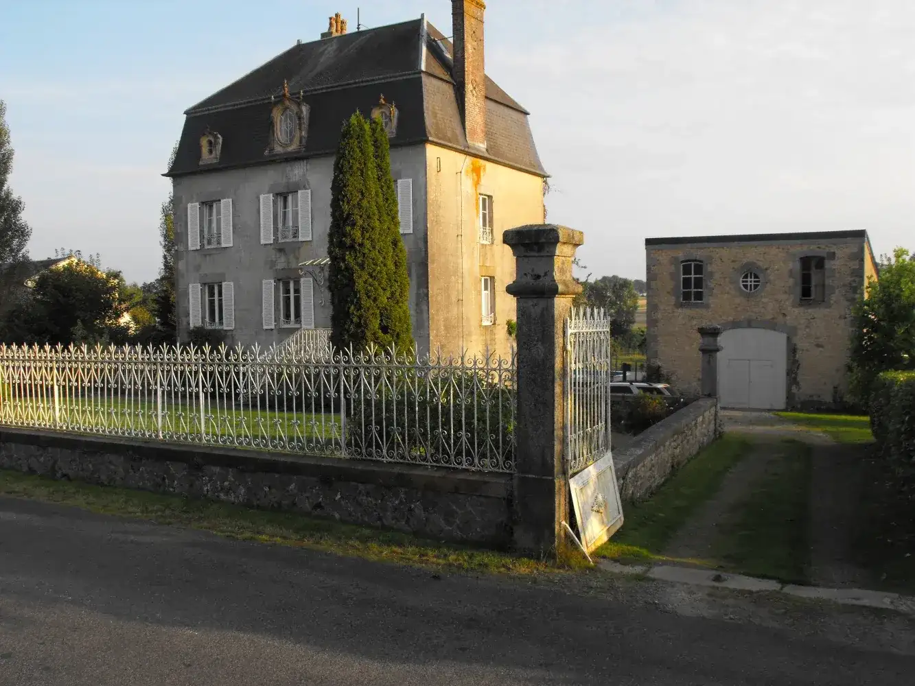 Castle 210m² in France, Roullours. Priced at 295000€ rent photo-11