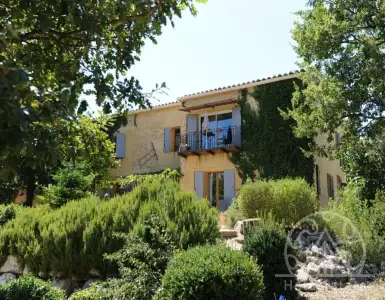 Buy in France for 720000€