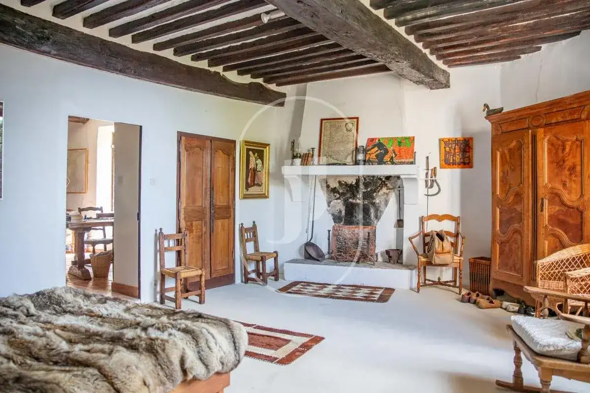 Castle 355m² in France, Le Barrou. Priced at 1150000€ rent photo-15