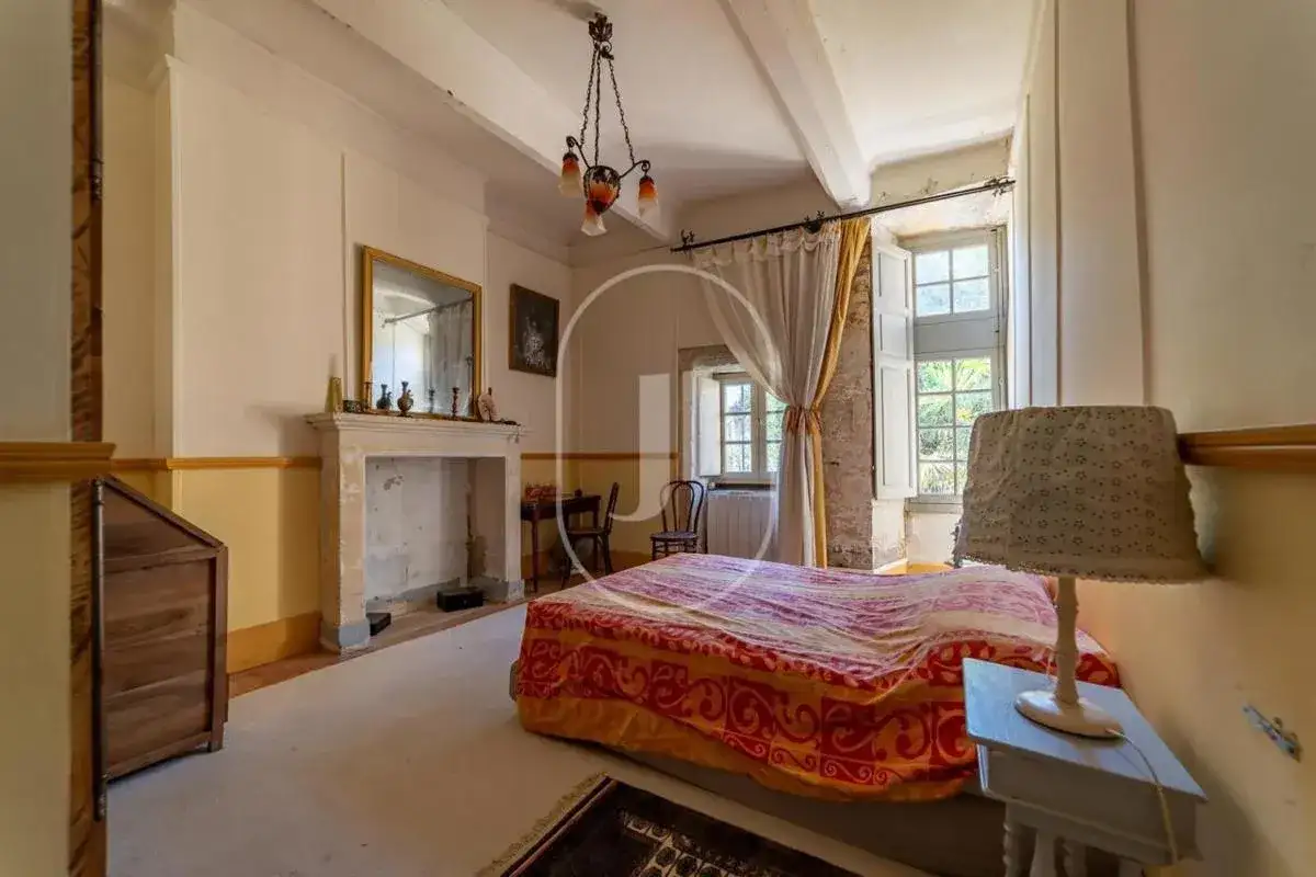 Castle 550m² in France, Yuses. Priced at 795000€ rent photo-1