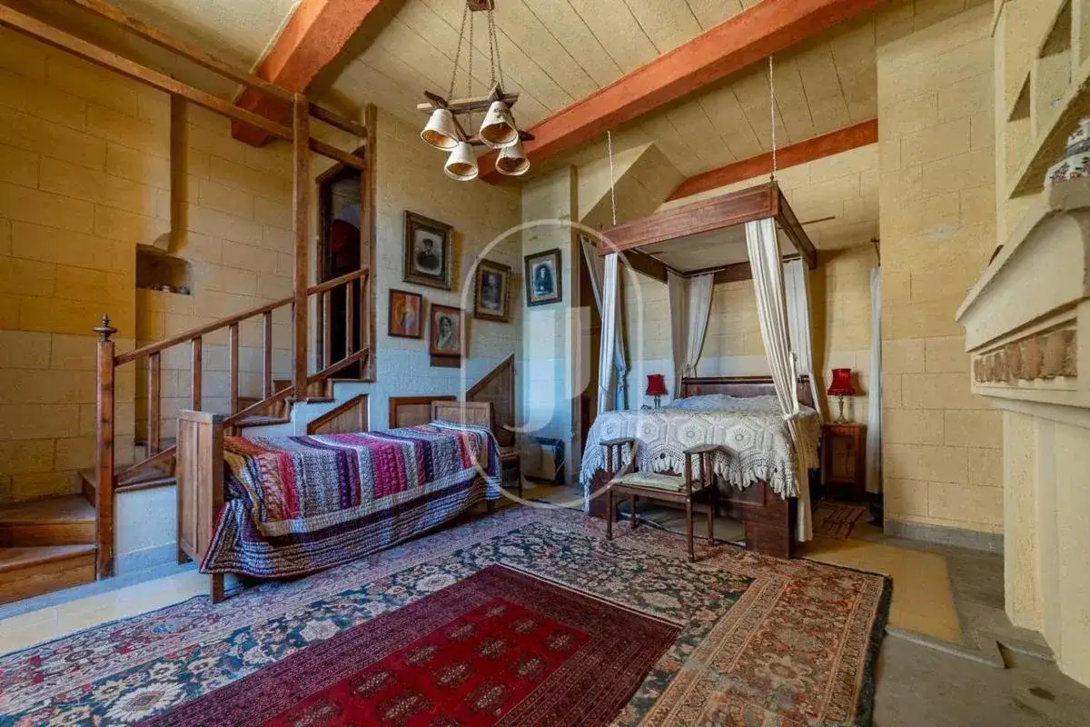 Castle 550m² in France, Yuses. Priced at 795000€ rent photo-2