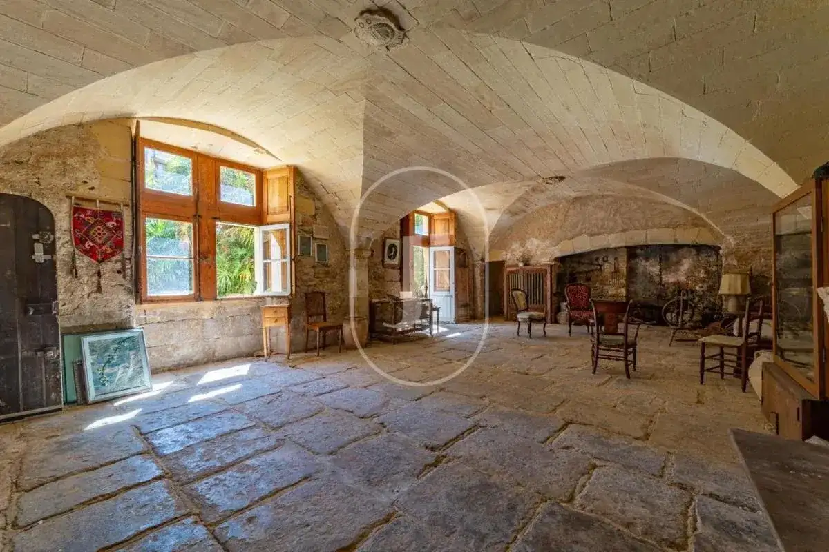 Castle 550m² in France, Yuses. Priced at 795000€ rent photo-9