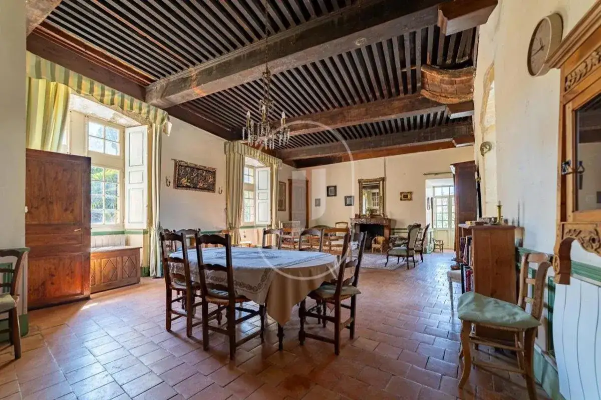 Castle 550m² in France, Yuses. Priced at 795000€ rent photo-11